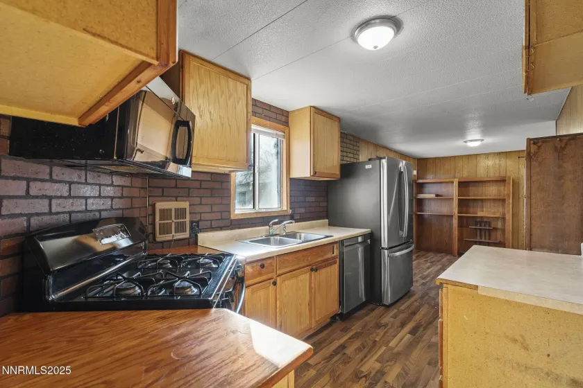 230 Penelope, Sun Valley, Nevada 89433, 3 Bedrooms Bedrooms, ,2 BathroomsBathrooms,Residential,Residential,Penelope,250059035