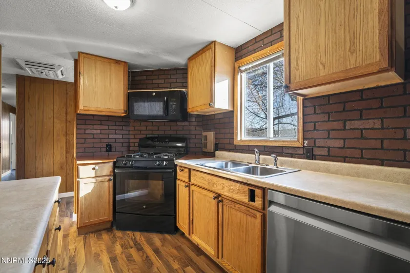 230 Penelope, Sun Valley, Nevada 89433, 3 Bedrooms Bedrooms, ,2 BathroomsBathrooms,Residential,Residential,Penelope,250059035