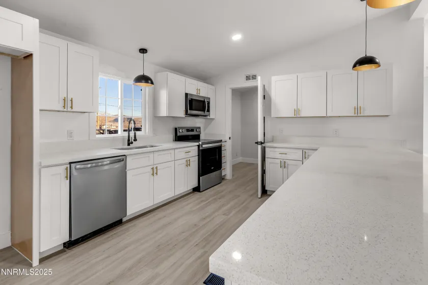 320 Ramsey, Reno, Nevada 89506, 4 Bedrooms Bedrooms, ,2 BathroomsBathrooms,Residential,Residential,Ramsey,250059045