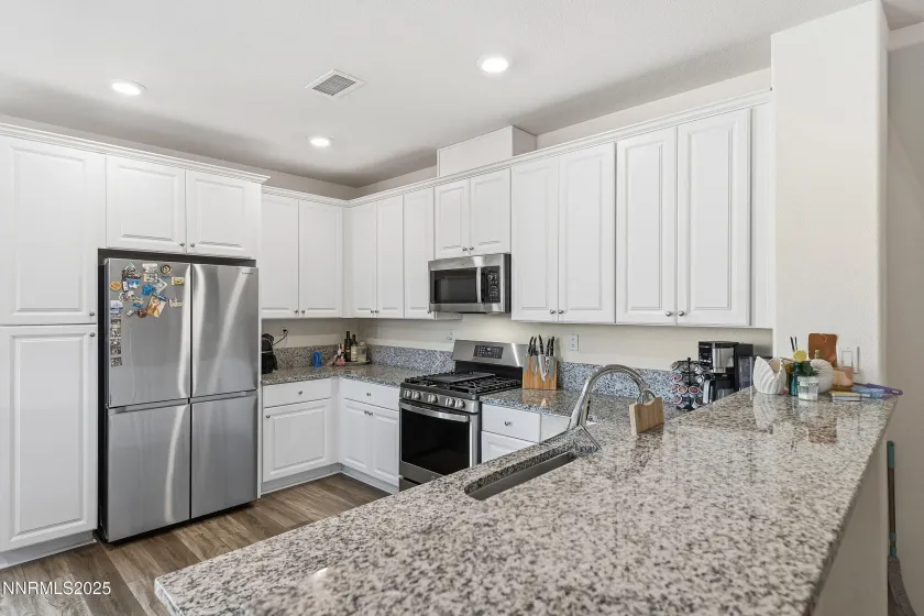 326 Redwall, Dayton, Nevada 89403, 3 Bedrooms Bedrooms, ,2 BathroomsBathrooms,Residential,Residential,Redwall,250059053