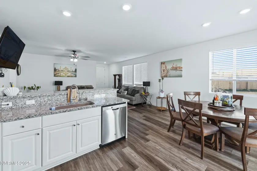 326 Redwall, Dayton, Nevada 89403, 3 Bedrooms Bedrooms, ,2 BathroomsBathrooms,Residential,Residential,Redwall,250059053