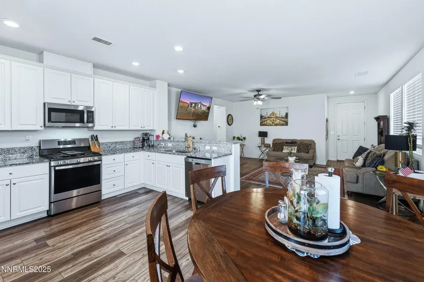 326 Redwall, Dayton, Nevada 89403, 3 Bedrooms Bedrooms, ,2 BathroomsBathrooms,Residential,Residential,Redwall,250059053