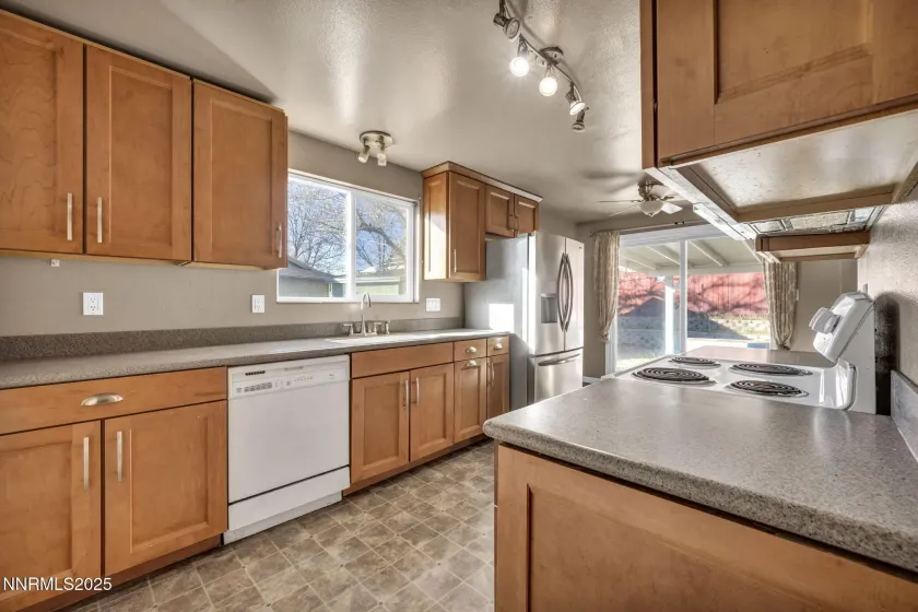 3241 Edna, Sparks, Nevada 89431, 3 Bedrooms Bedrooms, ,2 BathroomsBathrooms,Residential,Residential,Edna,250059074