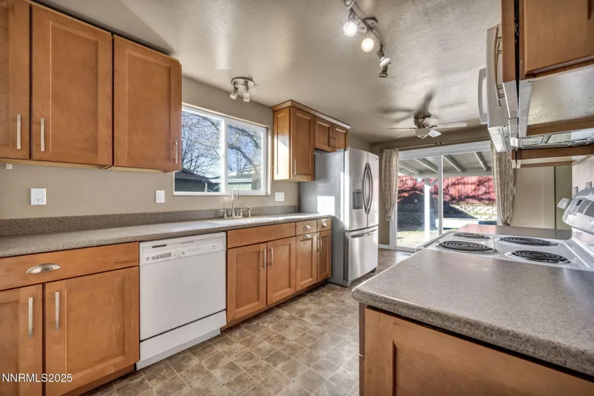 3241 Edna, Sparks, Nevada 89431, 3 Bedrooms Bedrooms, ,2 BathroomsBathrooms,Residential,Residential,Edna,250059074