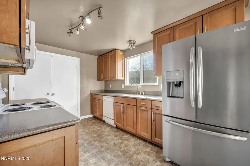 3241 Edna, Sparks, Nevada 89431, 3 Bedrooms Bedrooms, ,2 BathroomsBathrooms,Residential,Residential,Edna,250059074