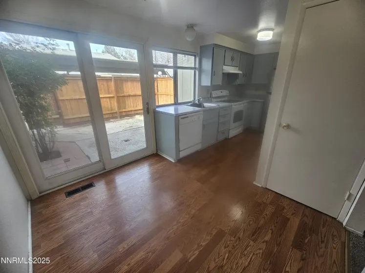 828 Woodglen, Sparks, Nevada 89434, 2 Bedrooms Bedrooms, ,2 BathroomsBathrooms,Residential,Residential,Woodglen,250059125