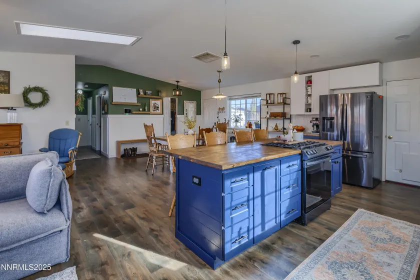 1422 Patricia, Gardnerville, Nevada 89460, 3 Bedrooms Bedrooms, ,2 BathroomsBathrooms,Residential,Residential,Patricia,250059126