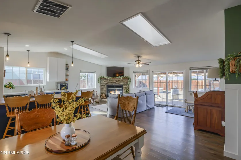 1422 Patricia, Gardnerville, Nevada 89460, 3 Bedrooms Bedrooms, ,2 BathroomsBathrooms,Residential,Residential,Patricia,250059126