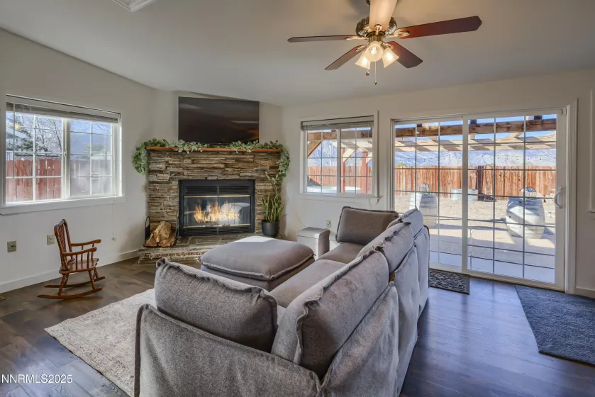 1422 Patricia, Gardnerville, Nevada 89460, 3 Bedrooms Bedrooms, ,2 BathroomsBathrooms,Residential,Residential,Patricia,250059126