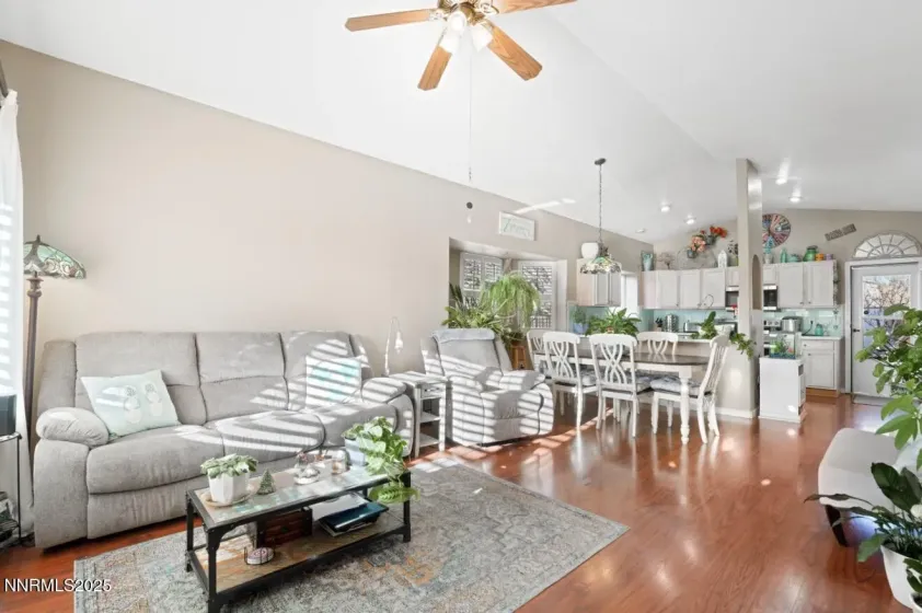 7834 Tiburon, Sparks, Nevada 89436, 3 Bedrooms Bedrooms, ,2 BathroomsBathrooms,Residential,Residential,Tiburon,250059150