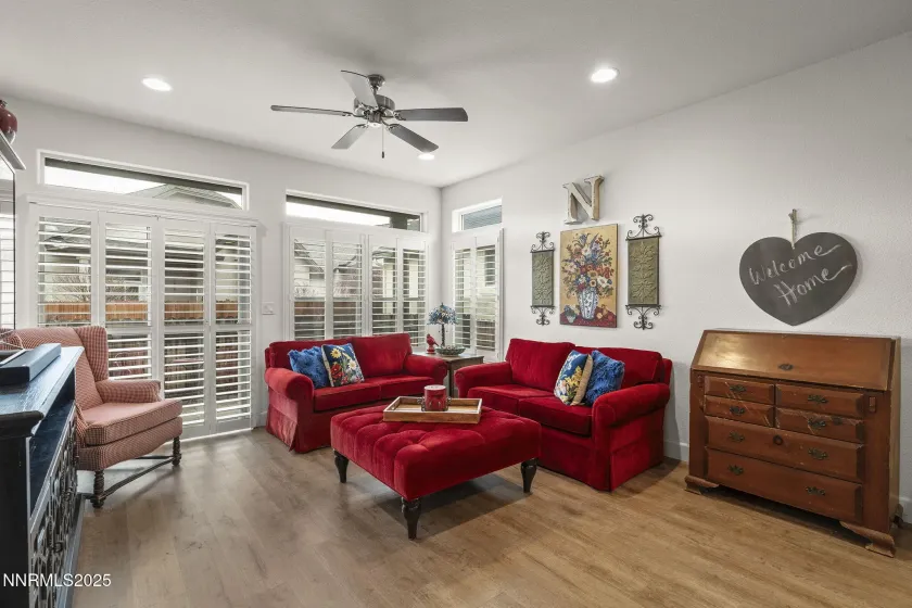 985 Floral Ridge, Sparks, Nevada 89436, 2 Bedrooms Bedrooms, ,2 BathroomsBathrooms,Residential,Residential,Floral Ridge,250059155