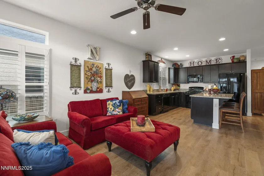 985 Floral Ridge, Sparks, Nevada 89436, 2 Bedrooms Bedrooms, ,2 BathroomsBathrooms,Residential,Residential,Floral Ridge,250059155