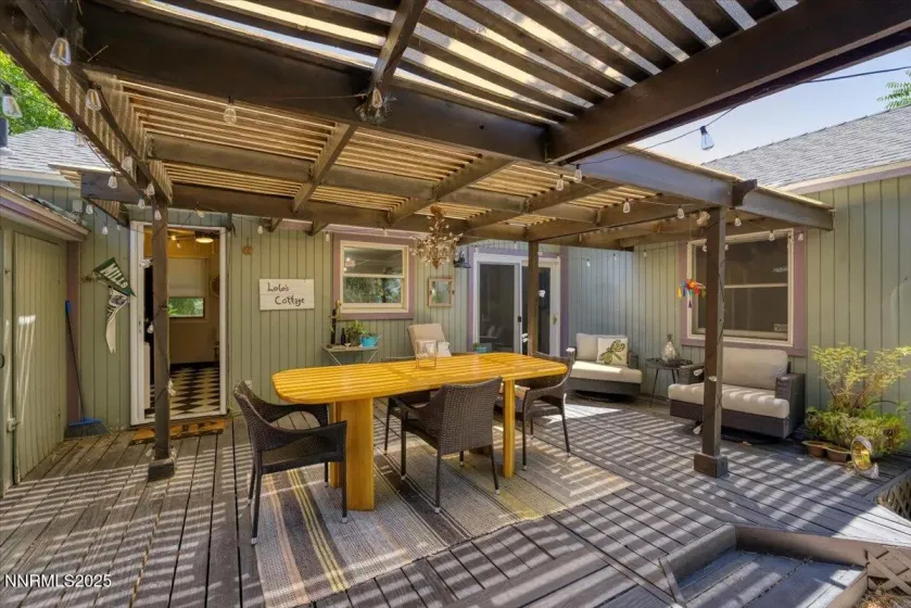 661 Thoma, Reno, Nevada 89502, 2 Bedrooms Bedrooms, ,1 BathroomBathrooms,Residential,Residential,Thoma,250051832