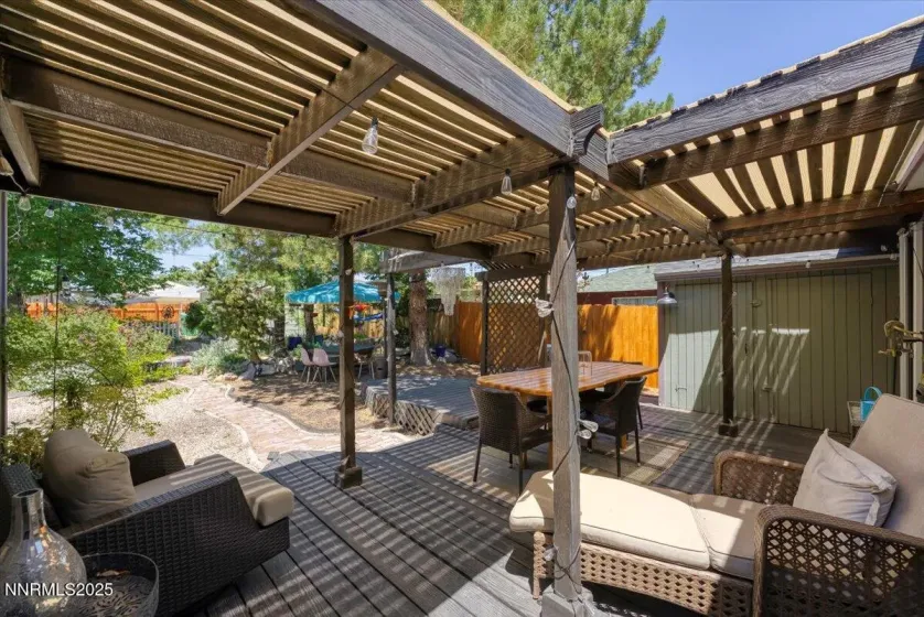 661 Thoma, Reno, Nevada 89502, 2 Bedrooms Bedrooms, ,1 BathroomBathrooms,Residential,Residential,Thoma,250051832