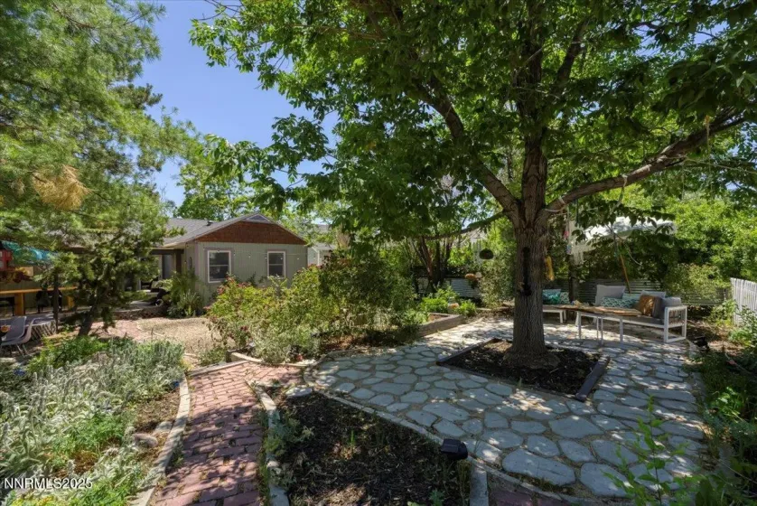 661 Thoma, Reno, Nevada 89502, 2 Bedrooms Bedrooms, ,1 BathroomBathrooms,Residential,Residential,Thoma,250051832