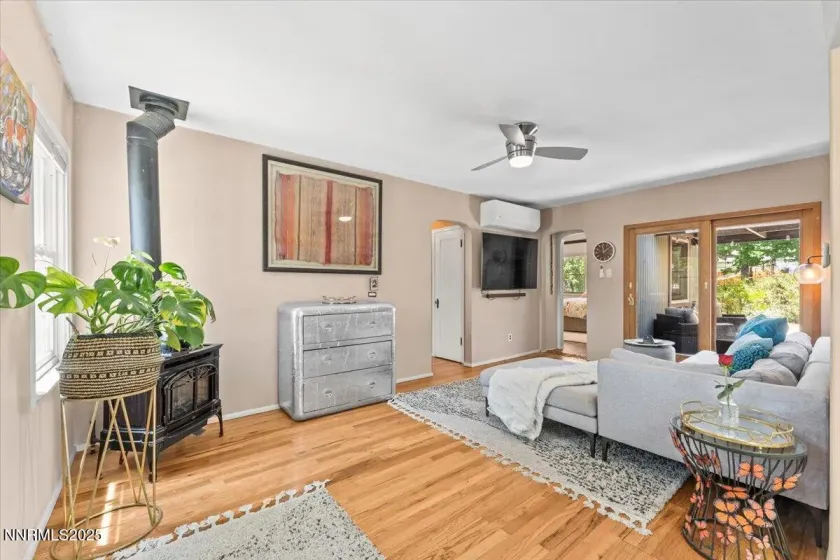 661 Thoma, Reno, Nevada 89502, 2 Bedrooms Bedrooms, ,1 BathroomBathrooms,Residential,Residential,Thoma,250051832