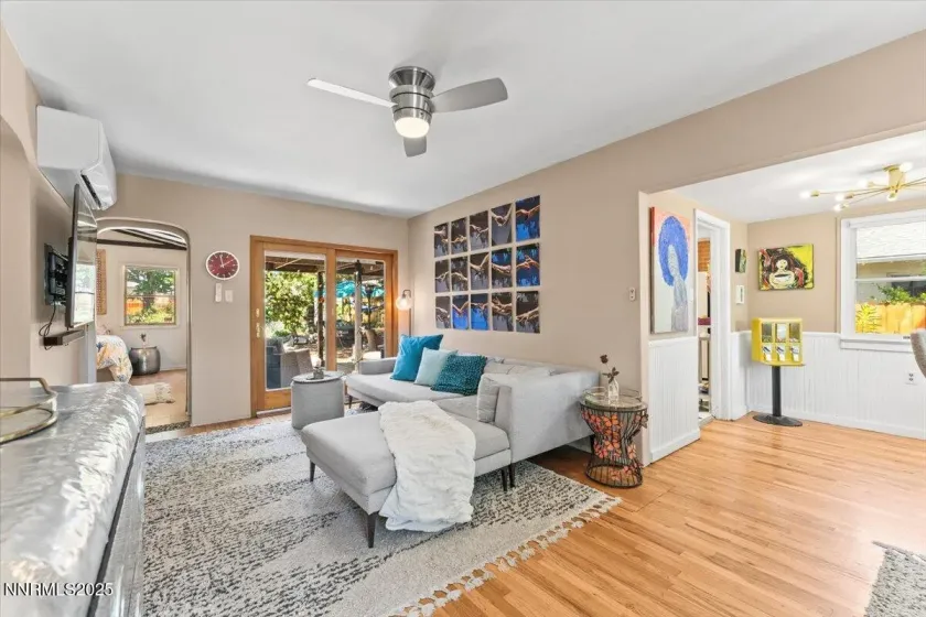 661 Thoma, Reno, Nevada 89502, 2 Bedrooms Bedrooms, ,1 BathroomBathrooms,Residential,Residential,Thoma,250051832