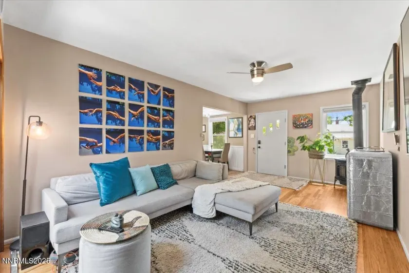 661 Thoma, Reno, Nevada 89502, 2 Bedrooms Bedrooms, ,1 BathroomBathrooms,Residential,Residential,Thoma,250051832