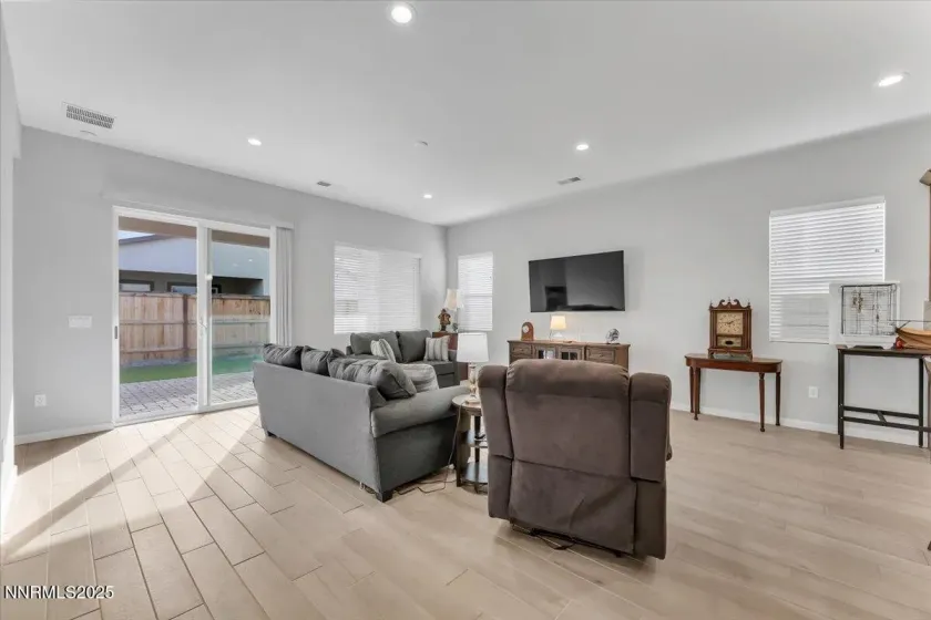 2285 Jagged Peak, Sparks, Nevada 89436, 2 Bedrooms Bedrooms, ,2 BathroomsBathrooms,Residential,Residential,Jagged Peak,250059164