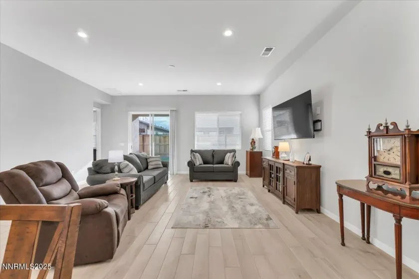 2285 Jagged Peak, Sparks, Nevada 89436, 2 Bedrooms Bedrooms, ,2 BathroomsBathrooms,Residential,Residential,Jagged Peak,250059164