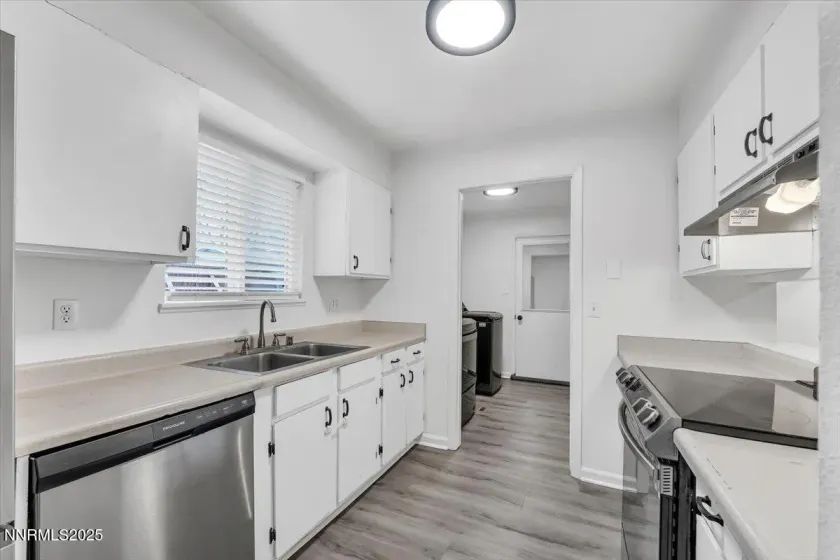 745 Akard, Reno, Nevada 89503, 3 Bedrooms Bedrooms, ,2 BathroomsBathrooms,Residential,Residential,Akard,250059165