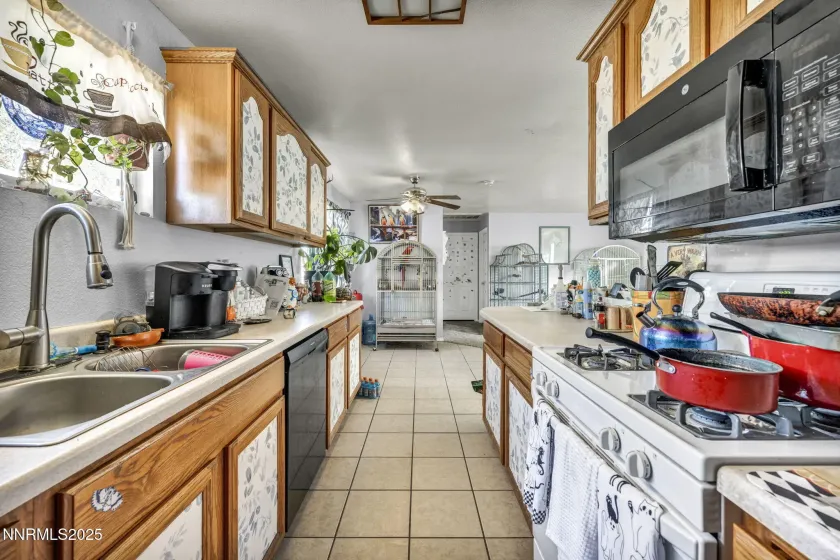 687 Douglas, Fallon, Nevada 89406, 3 Bedrooms Bedrooms, ,2 BathroomsBathrooms,Residential,Residential,Douglas,250059168