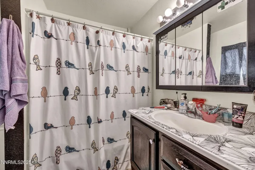 687 Douglas, Fallon, Nevada 89406, 3 Bedrooms Bedrooms, ,2 BathroomsBathrooms,Residential,Residential,Douglas,250059168