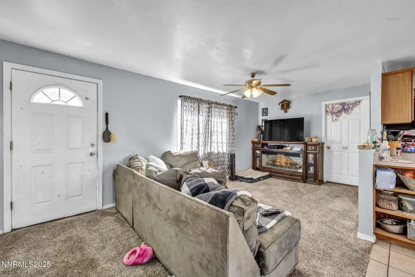 687 Douglas, Fallon, Nevada 89406, 3 Bedrooms Bedrooms, ,2 BathroomsBathrooms,Residential,Residential,Douglas,250059168