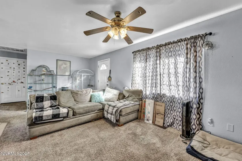 687 Douglas, Fallon, Nevada 89406, 3 Bedrooms Bedrooms, ,2 BathroomsBathrooms,Residential,Residential,Douglas,250059168