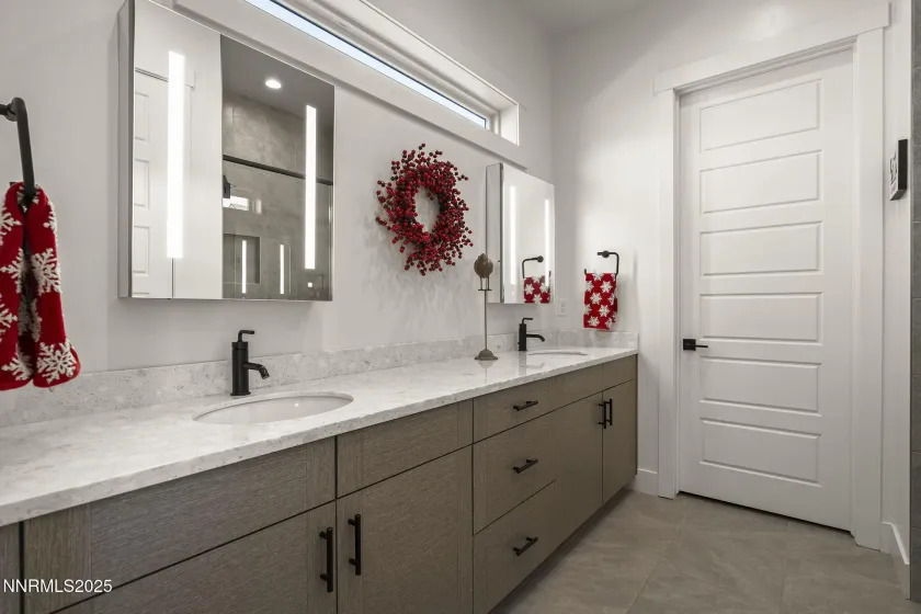 13500 Waterton, Reno, Nevada 89521, 2 Bedrooms Bedrooms, ,2 BathroomsBathrooms,Residential,Residential,Waterton,250059171