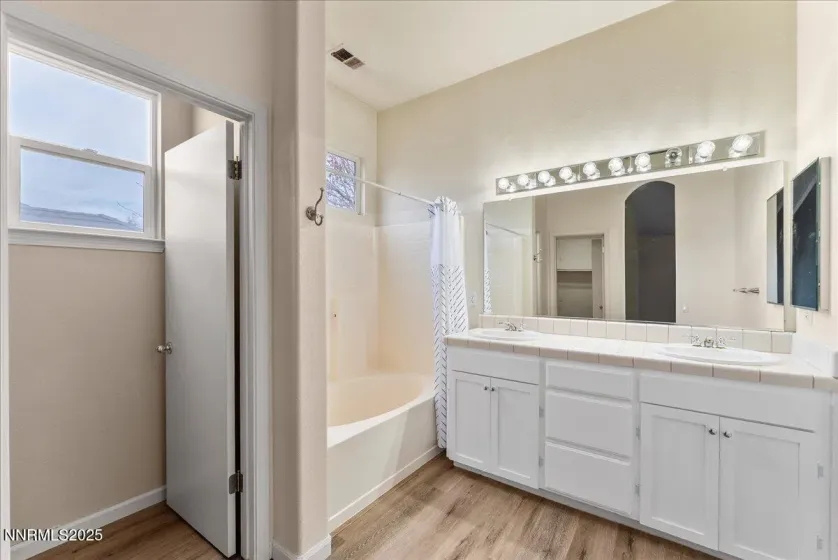 7301 Florentine, Sparks, Nevada 89436, 3 Bedrooms Bedrooms, ,3 BathroomsBathrooms,Residential,Residential,Florentine,250059178