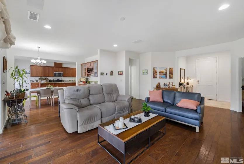 9625 Jessica, Reno, Nevada 89521, 3 Bedrooms Bedrooms, ,4 BathroomsBathrooms,Residential,Residential,Jessica,250006358