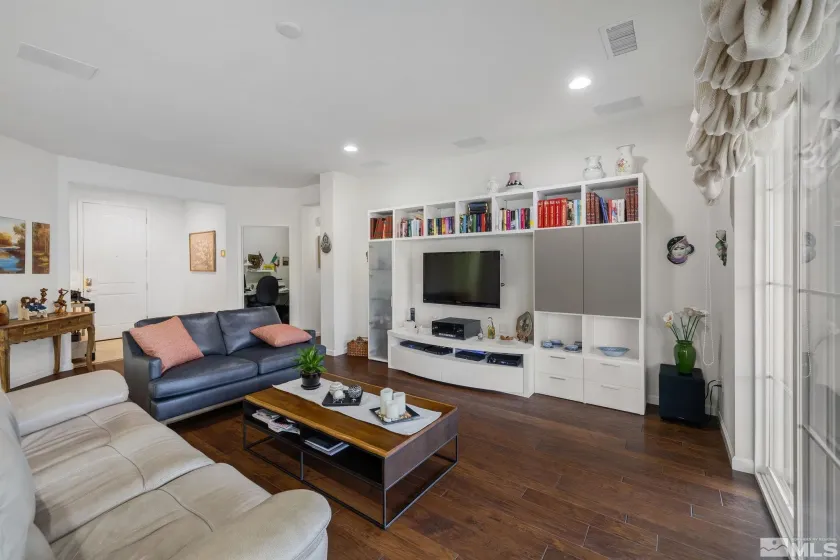 9625 Jessica, Reno, Nevada 89521, 3 Bedrooms Bedrooms, ,4 BathroomsBathrooms,Residential,Residential,Jessica,250006358