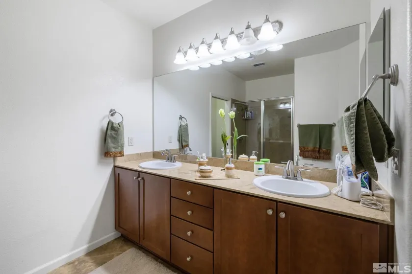 9625 Jessica, Reno, Nevada 89521, 3 Bedrooms Bedrooms, ,4 BathroomsBathrooms,Residential,Residential,Jessica,250006358