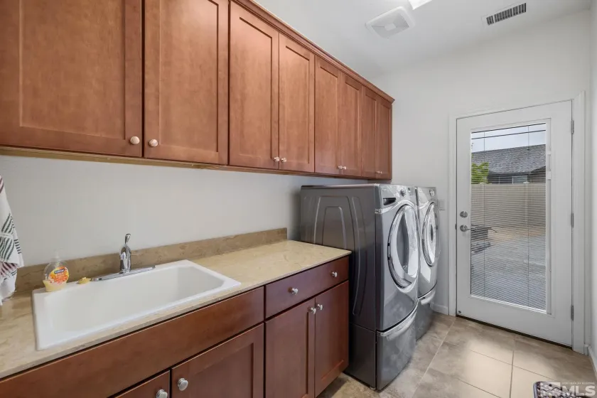 9625 Jessica, Reno, Nevada 89521, 3 Bedrooms Bedrooms, ,4 BathroomsBathrooms,Residential,Residential,Jessica,250006358