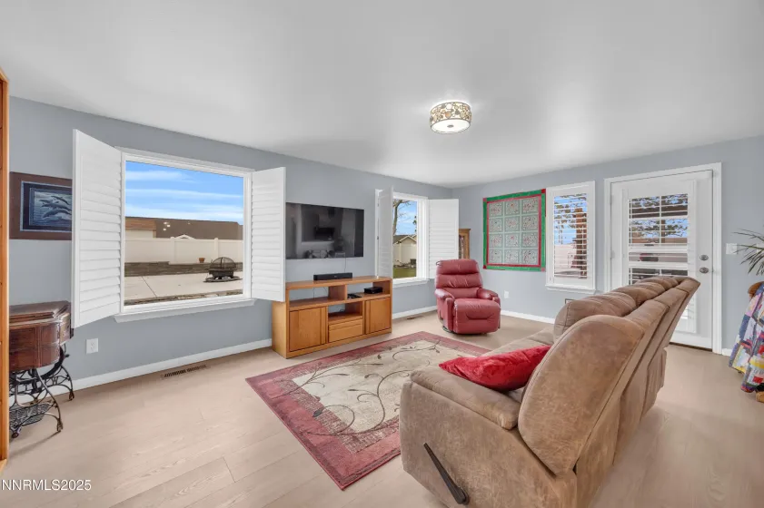 1370 White Bluffs, Fernley, Nevada 89408, 3 Bedrooms Bedrooms, ,2 BathroomsBathrooms,Residential,Residential,White Bluffs,250059179