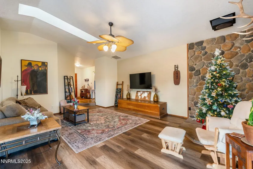 87 Gurr, Sparks, Nevada 89431, 3 Bedrooms Bedrooms, ,3 BathroomsBathrooms,Residential,Residential,Gurr,250059184