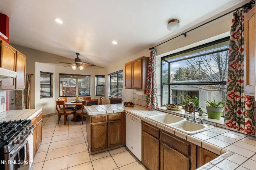 87 Gurr, Sparks, Nevada 89431, 3 Bedrooms Bedrooms, ,3 BathroomsBathrooms,Residential,Residential,Gurr,250059184