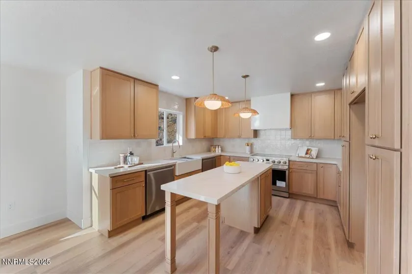 20217 Virginia, Reno, Nevada 89521, 5 Bedrooms Bedrooms, ,4 BathroomsBathrooms,Residential,Residential,Virginia,250059185