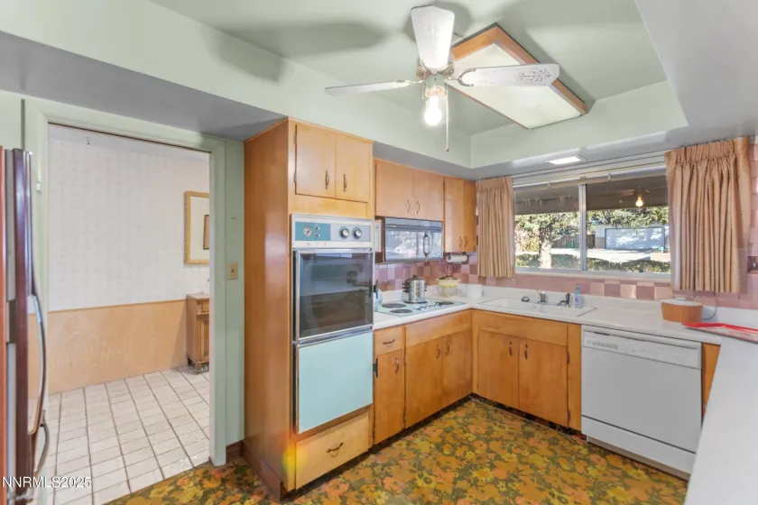 7365 Pinehurst, Reno, Nevada 89502, 3 Bedrooms Bedrooms, ,2 BathroomsBathrooms,Residential,Residential,Pinehurst,250059196