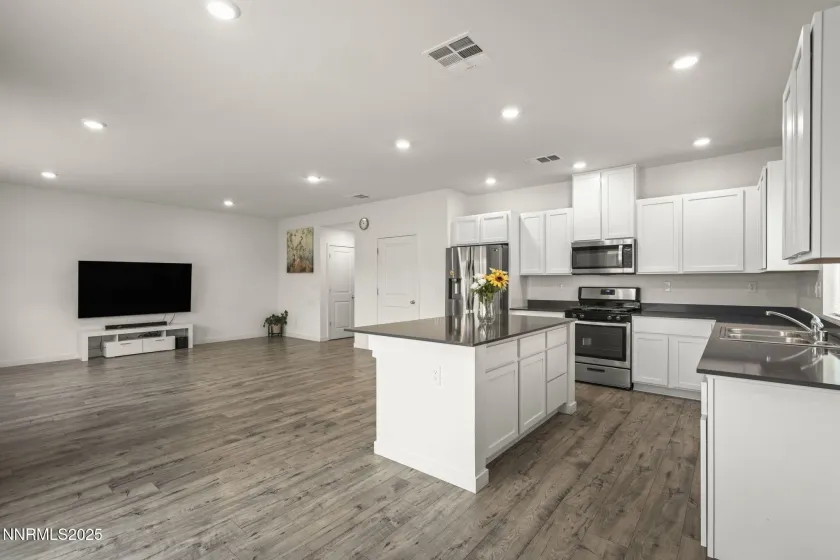 6637 Coyote Call, Sparks, Nevada 89436, 4 Bedrooms Bedrooms, ,3 BathroomsBathrooms,Residential,Residential,Coyote Call,250059199