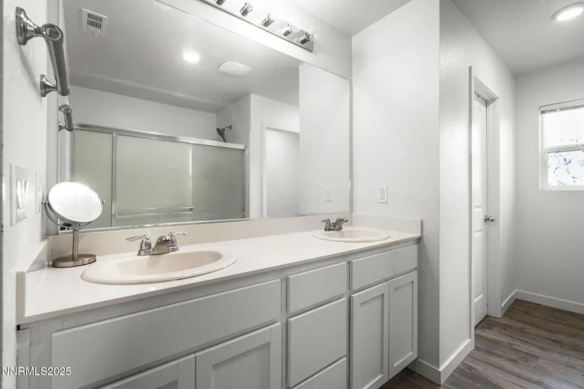 6637 Coyote Call, Sparks, Nevada 89436, 4 Bedrooms Bedrooms, ,3 BathroomsBathrooms,Residential,Residential,Coyote Call,250059199