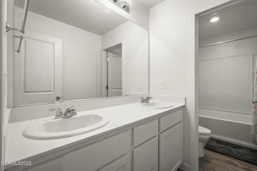 6637 Coyote Call, Sparks, Nevada 89436, 4 Bedrooms Bedrooms, ,3 BathroomsBathrooms,Residential,Residential,Coyote Call,250059199