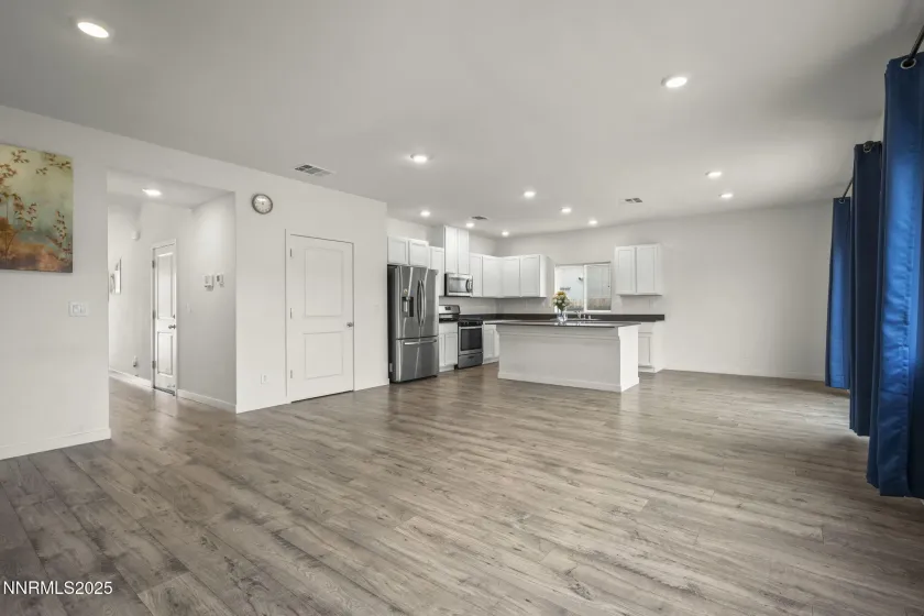 6637 Coyote Call, Sparks, Nevada 89436, 4 Bedrooms Bedrooms, ,3 BathroomsBathrooms,Residential,Residential,Coyote Call,250059199