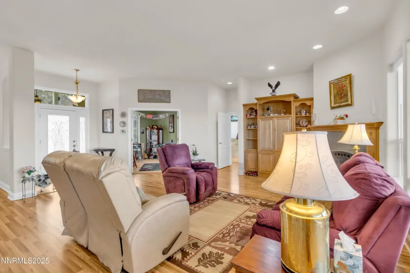 1957 Eureka, Gardnerville, Nevada 89410, 3 Bedrooms Bedrooms, ,2 BathroomsBathrooms,Residential,Residential,Eureka,250059200