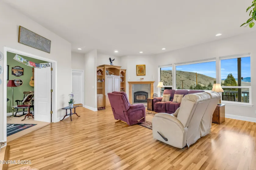 1957 Eureka, Gardnerville, Nevada 89410, 3 Bedrooms Bedrooms, ,2 BathroomsBathrooms,Residential,Residential,Eureka,250059200