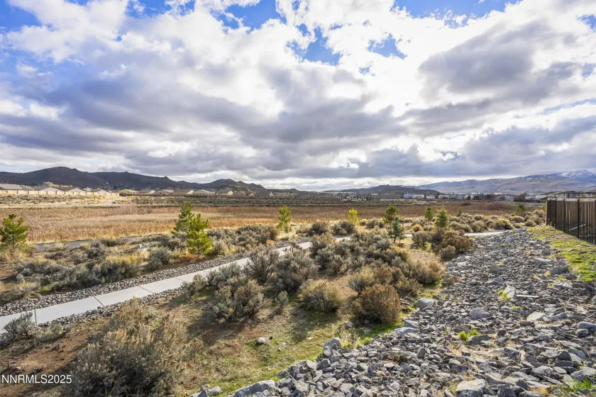 626 Coyote Bluff, Reno, Nevada 89506, 3 Bedrooms Bedrooms, ,3 BathroomsBathrooms,Residential,Residential,Coyote Bluff,250059205