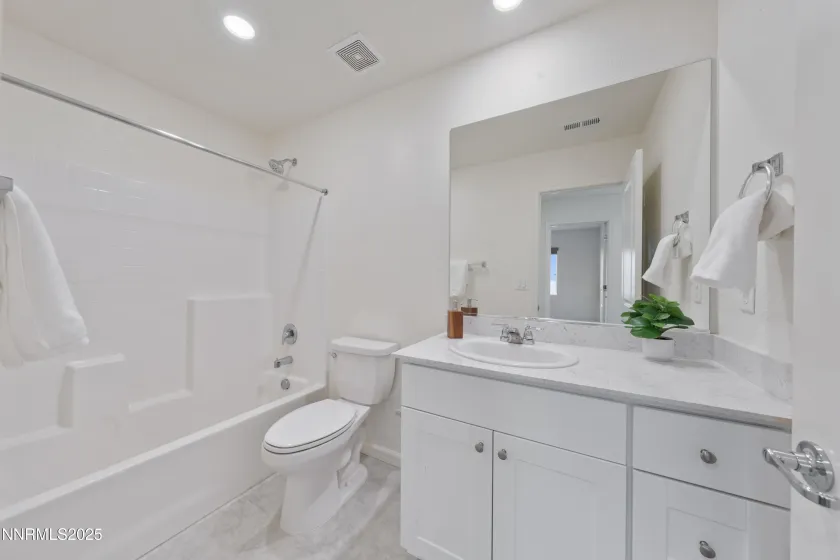 636 Coyote Blf, Reno, Nevada 89506, 3 Bedrooms Bedrooms, ,3 BathroomsBathrooms,Residential,Residential,Coyote Blf,250059207