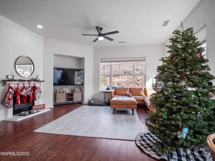 7490 Rough Rock, Reno, Nevada 89502, 4 Bedrooms Bedrooms, ,3 BathroomsBathrooms,Residential,Residential,Rough Rock,250059211