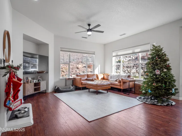 7490 Rough Rock, Reno, Nevada 89502, 4 Bedrooms Bedrooms, ,3 BathroomsBathrooms,Residential,Residential,Rough Rock,250059211